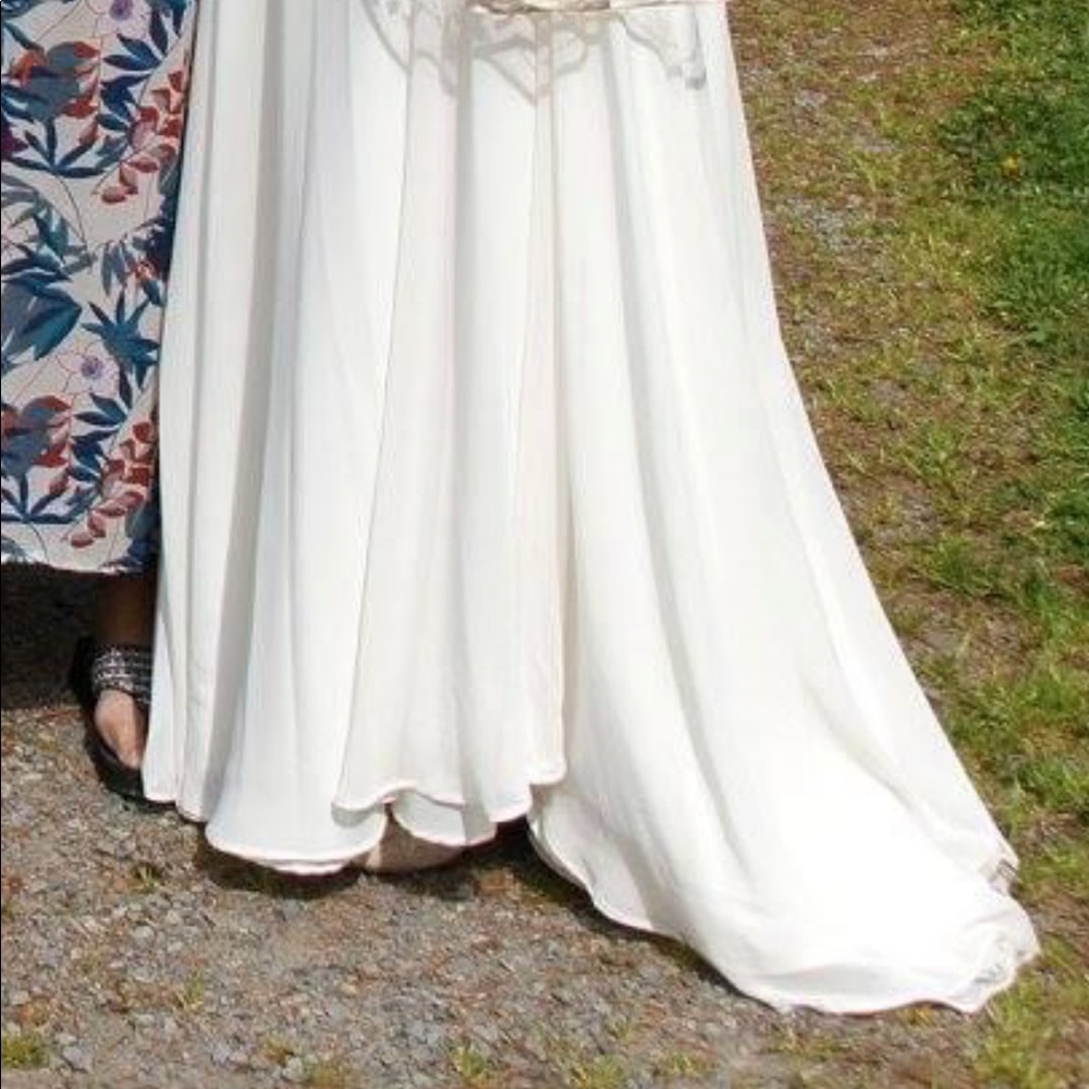 Wedding dress - Picture 8 of 9